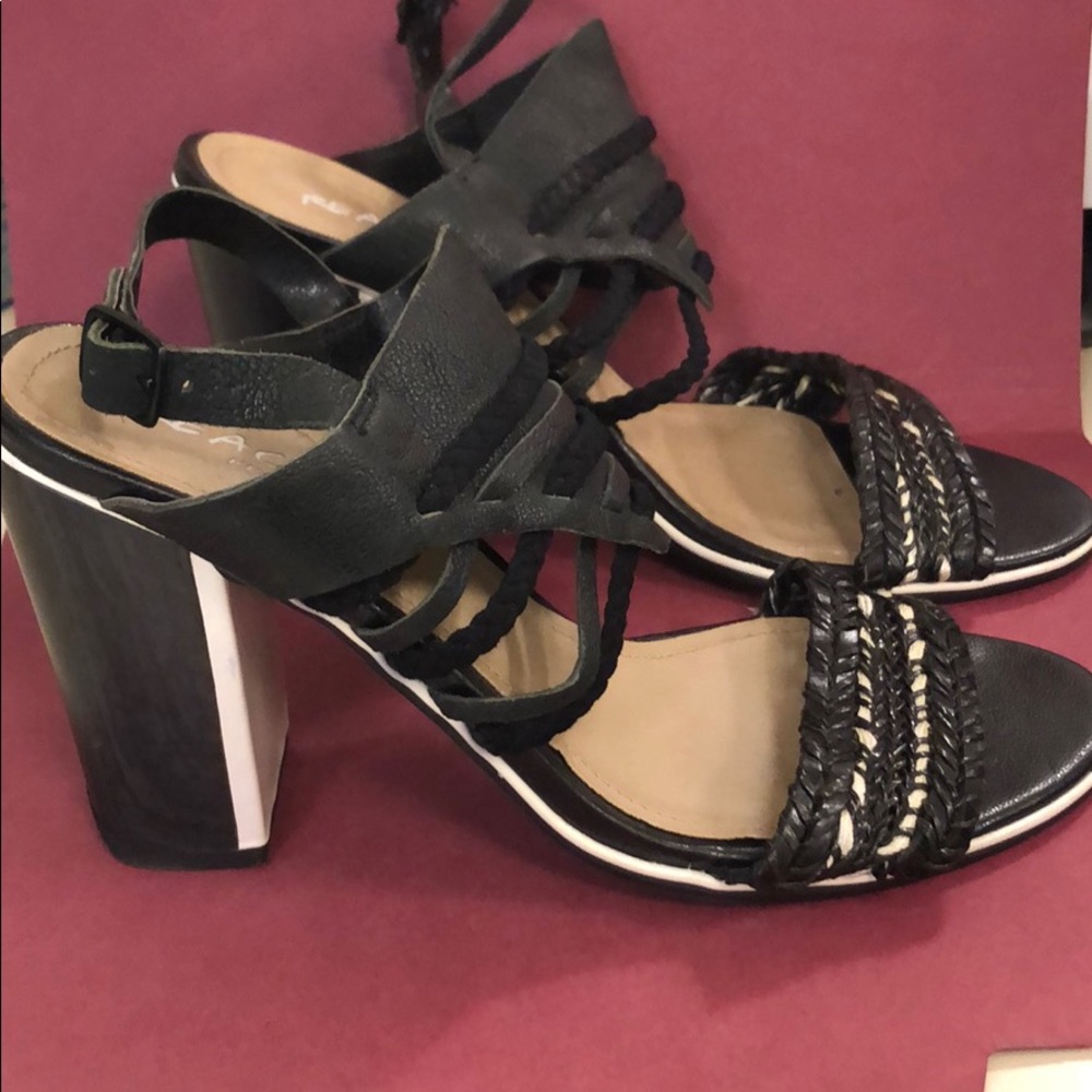 Kenneth Cole Black White Block Heel Sandals